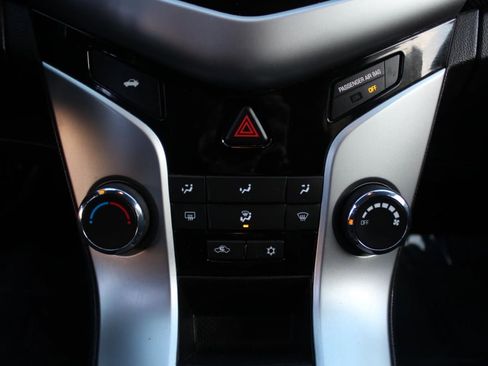 Used 2016 Chevrolet Cruze LT w/ Technology Package image 38