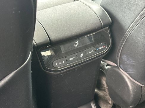 Used 2023 Toyota Highlander XLE image 14