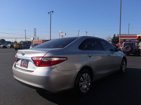 Used 2017 Toyota Camry LE FWD image 9