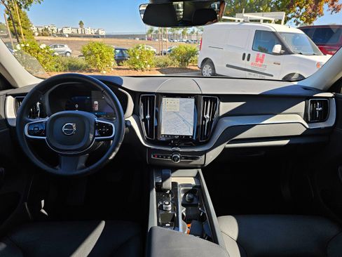 Used 2025 Volvo XC60 B5 Plus image 16