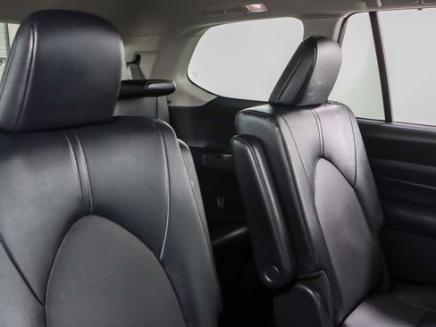Used 2024 Toyota Grand Highlander XLE image 28