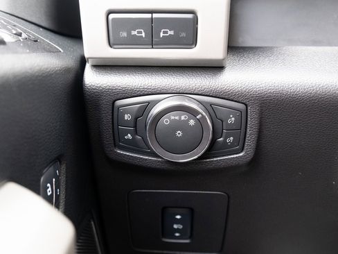 Used 2017 Ford F150 Lariat w/ Equipment Group 502A Luxury image 11