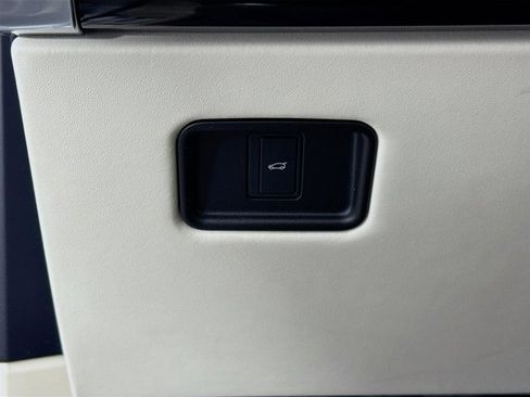 Used 2023 Land Rover Range Rover Long Wheelbase Autobiography image 10