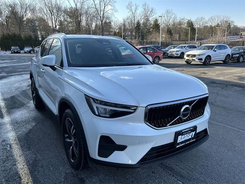 Certified 2023 Volvo XC40 B5 Core w/ Convenience Package image 2