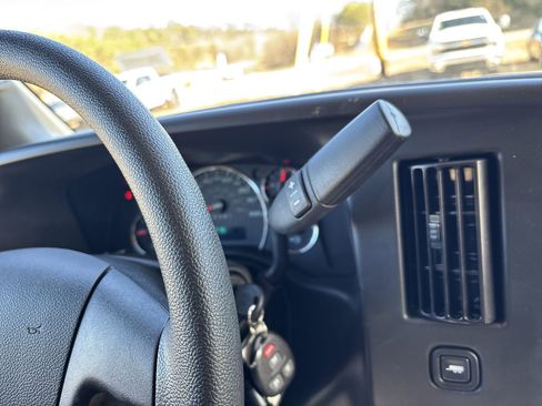 New 2025 Chevrolet Express 2500 RIDICULOUS DEAL! 1WT w/ Driver Convenience Package image 20