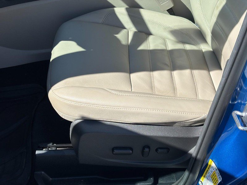 Used 2017 Ford Escape SE w/ SE Leather Comfort Package FWD image 17