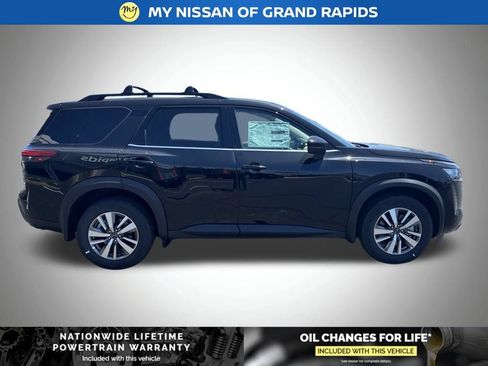 New 2026 Nissan Pathfinder SL AWD/4WD image 7