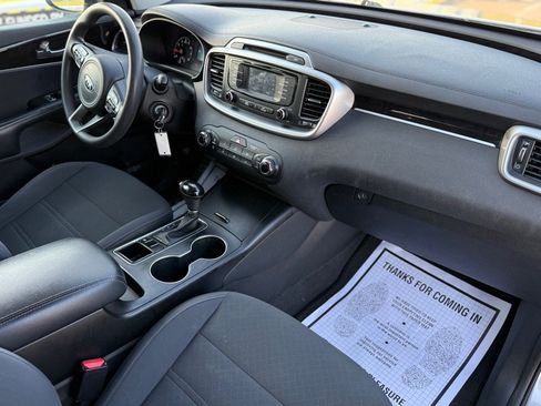 Used 2016 Kia Sorento LX image 13