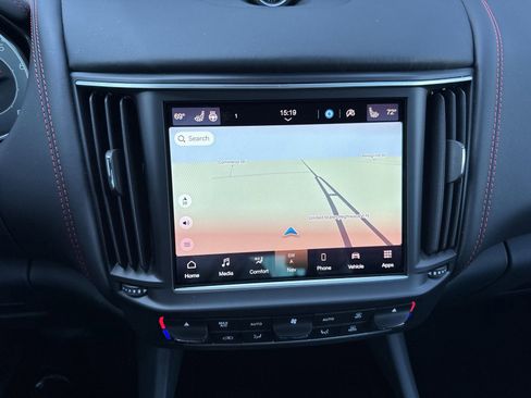 Used 2024 Maserati Levante GT Ultima image 19