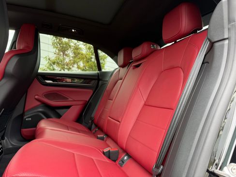 Used 2025 Porsche Macan 4S Electric AWD/4WD image 28