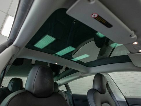 Used 2019 Tesla Model 3 Standard Range Plus image 23