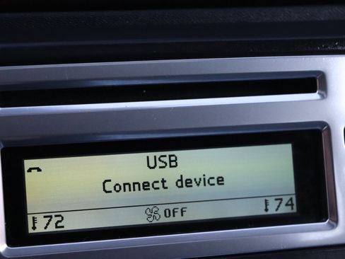 Used 2010 Volvo V70 image 19