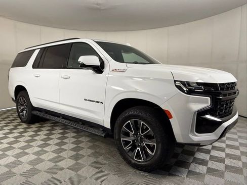 Used 2024 Chevrolet Suburban Z71 w/ Luxury Package image 9