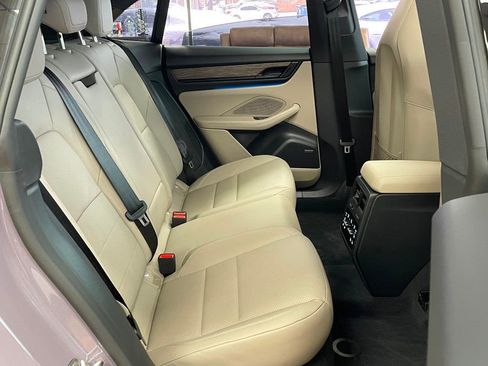 Used 2025 Porsche Macan 4 Electric image 25