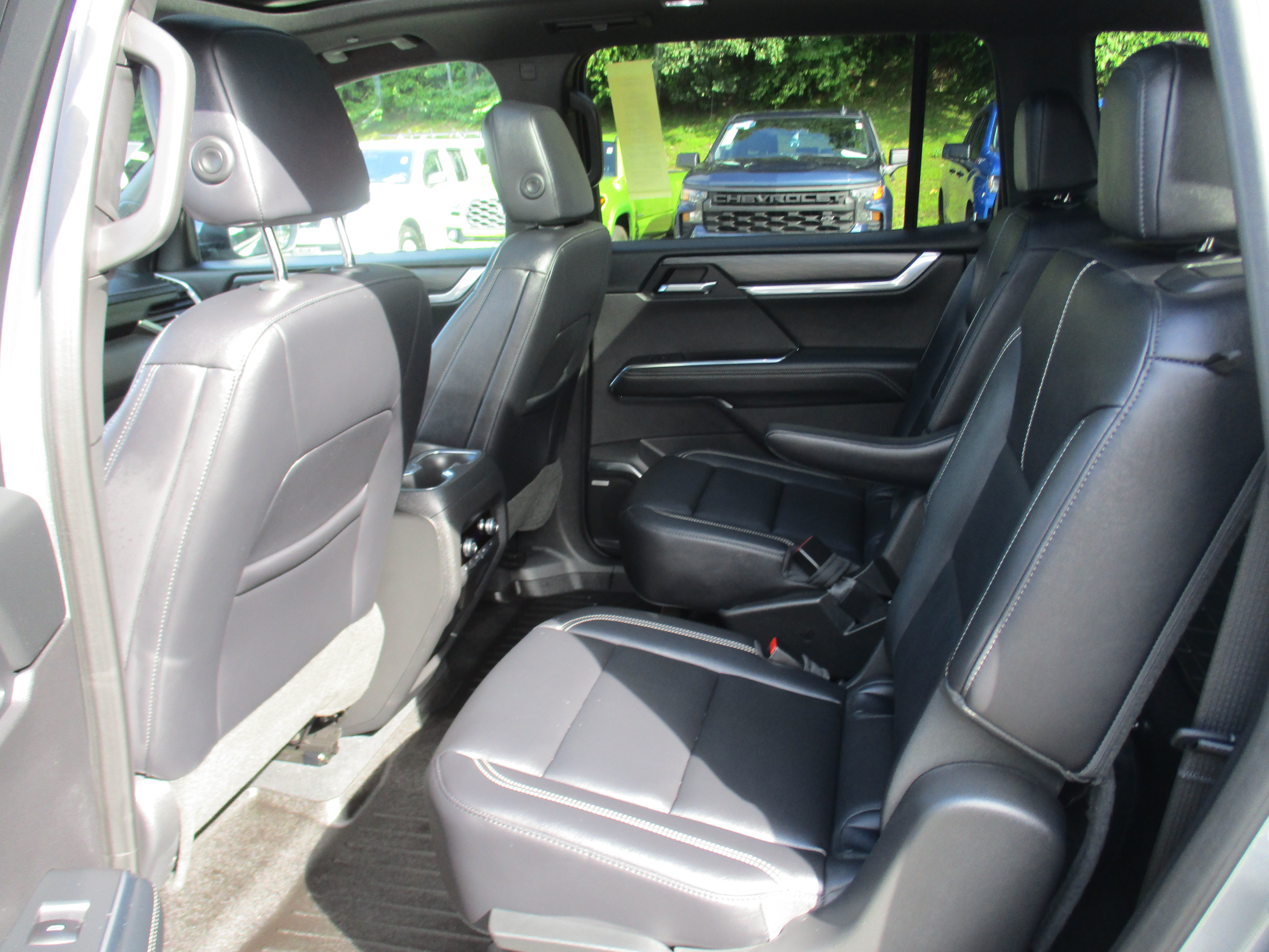 Certified 2025 GMC Acadia Elevation w/ Elevation Premium Package AWD/4WD image 13