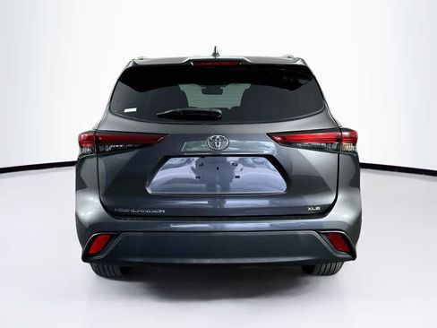 Used 2023 Toyota Highlander XLE FWD image 5