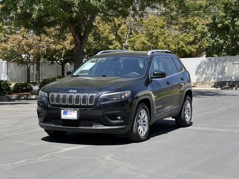 Used 2019 Jeep Cherokee Latitude w/ Popular Appearance Group FWD image 9