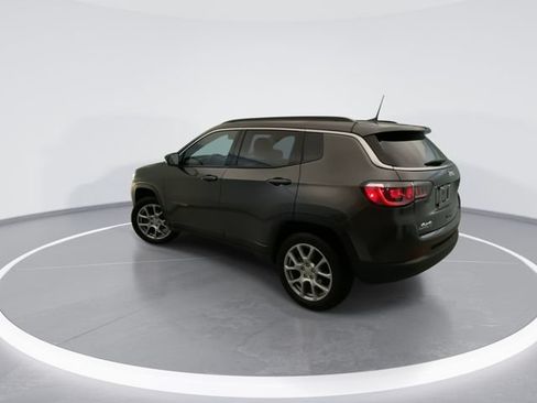 Used 2022 Jeep Compass Latitude AWD/4WD image 4