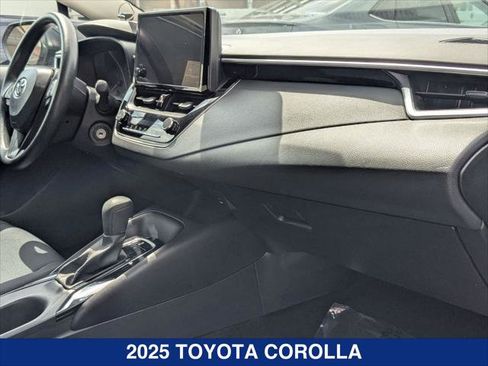 Used 2025 Toyota Corolla LE FWD image 23