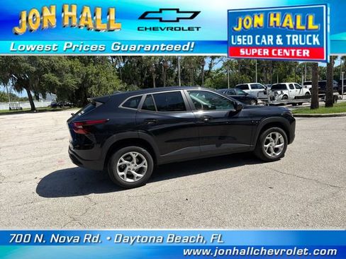 Used 2024 Chevrolet Trax LS w/ LS Convenience Package FWD image 11