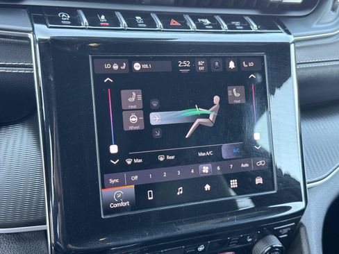 Used 2023 Jeep Grand Cherokee Altitude AWD/4WD image 14