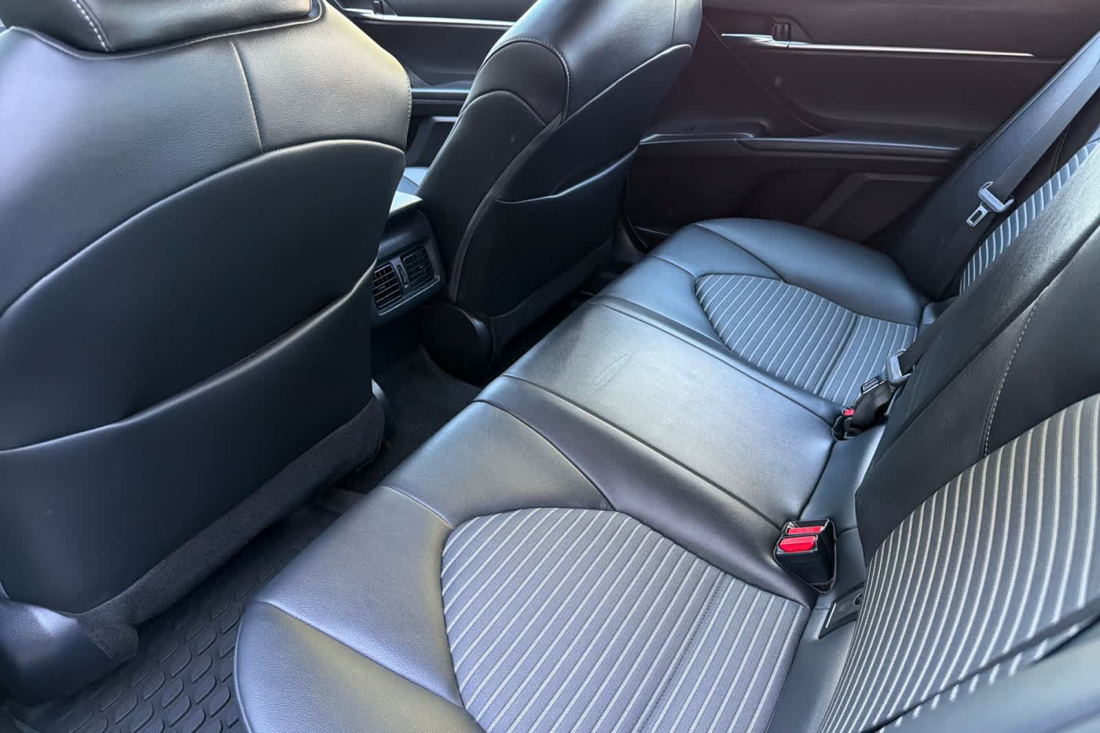 Used 2023 Toyota Camry SE w/ Audio Upgrade Package FWD image 4