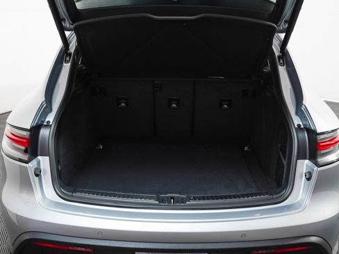 Certified 2022 Porsche Macan w/ Premium Package Plus image 28