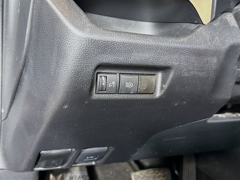 Used 2021 Toyota RAV4 LE AWD/4WD image 11