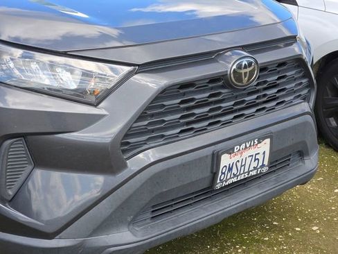 Used 2019 Toyota RAV4 LE w/ Carpet Mat Package image 5