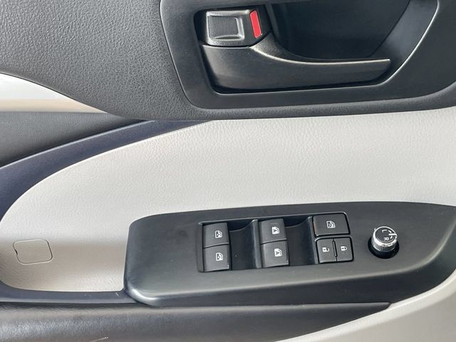 Certified 2019 Toyota Highlander Plus FWD image 21