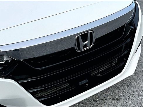 Used 2018 Honda Accord Touring image 30