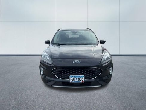 Used 2020 Ford Escape Titanium image 2