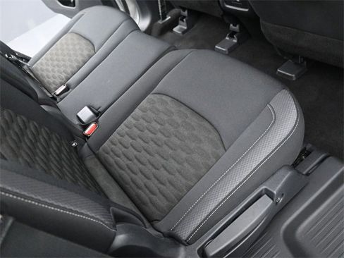 Used 2025 Nissan Pathfinder SV image 32