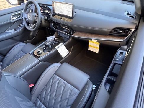 New 2026 Nissan Rogue Platinum w/ Platinum Premium Package image 11