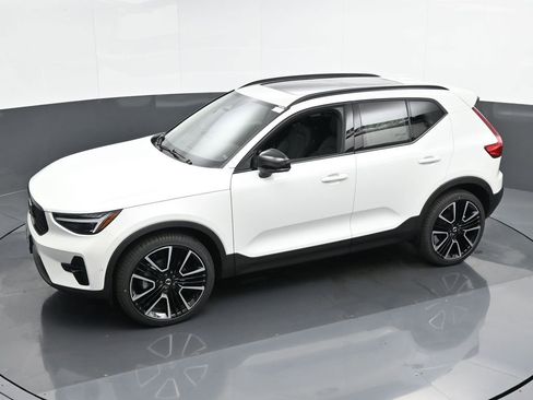 New 2025 Volvo XC40 B5 Plus w/ Climate Package image 36