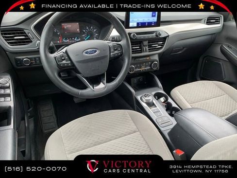 Used 2022 Ford Escape SE w/ SE Sport Appearance Package image 21