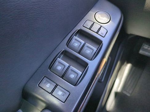 Used 2019 Chevrolet Suburban LT w/ LT Signature Package RWD image 29