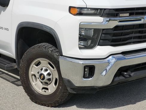 Used 2024 Chevrolet Silverado 2500 LT w/ Convenience Package AWD/4WD image 9