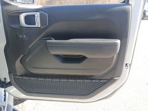 Used 2024 Jeep Wrangler Sport S image 33