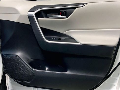 Used 2024 Toyota RAV4 XLE Premium image 23