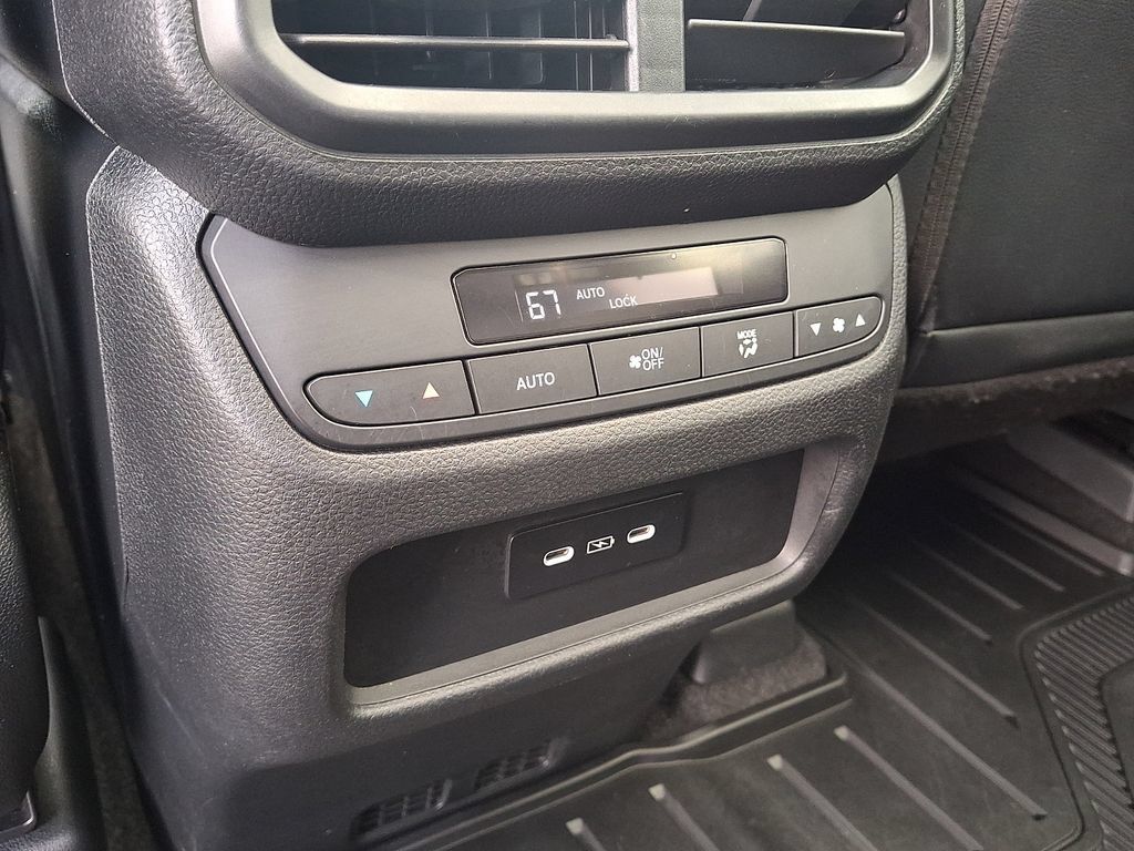 Used 2024 Honda Pilot Touring image 15