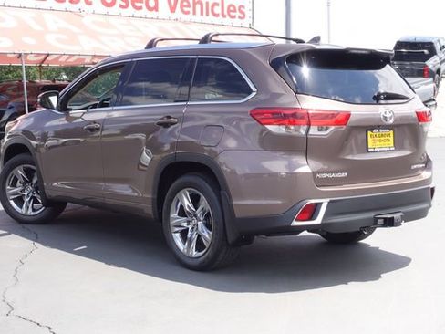 Certified 2019 Toyota Highlander Limited Platinum AWD/4WD image 11