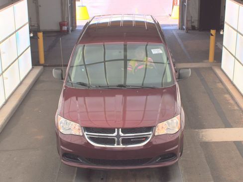 Used 2018 Dodge Grand Caravan SE FWD image 2