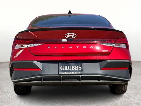 New 2025 Hyundai Elantra SEL image 7
