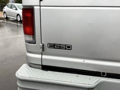 Used 1999 Ford E-250 and Econoline 250 Commercial image 6