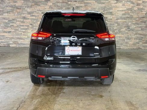 Certified 2025 Nissan Rogue SV image 6