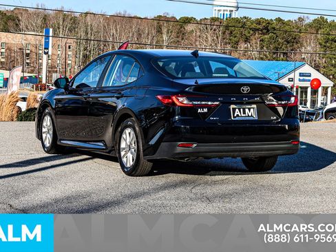 Used 2025 Toyota Camry LE image 7