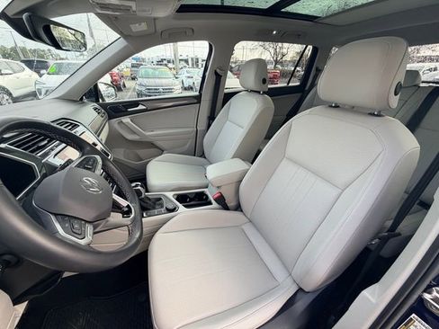 Used 2022 Volkswagen Tiguan SE image 12