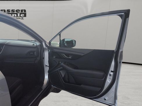 Used 2025 Subaru Outback Premium AWD/4WD image 18
