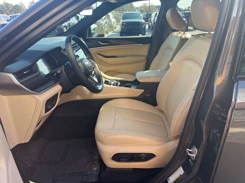 New 2025 Jeep Grand Cherokee L Limited w/ Black Appearance Package image 6